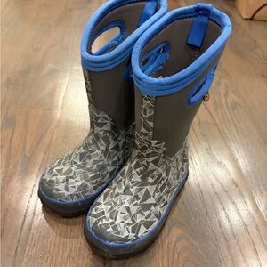 Bogs Kids Gray Geometric Rain Boots with Blue Trim
